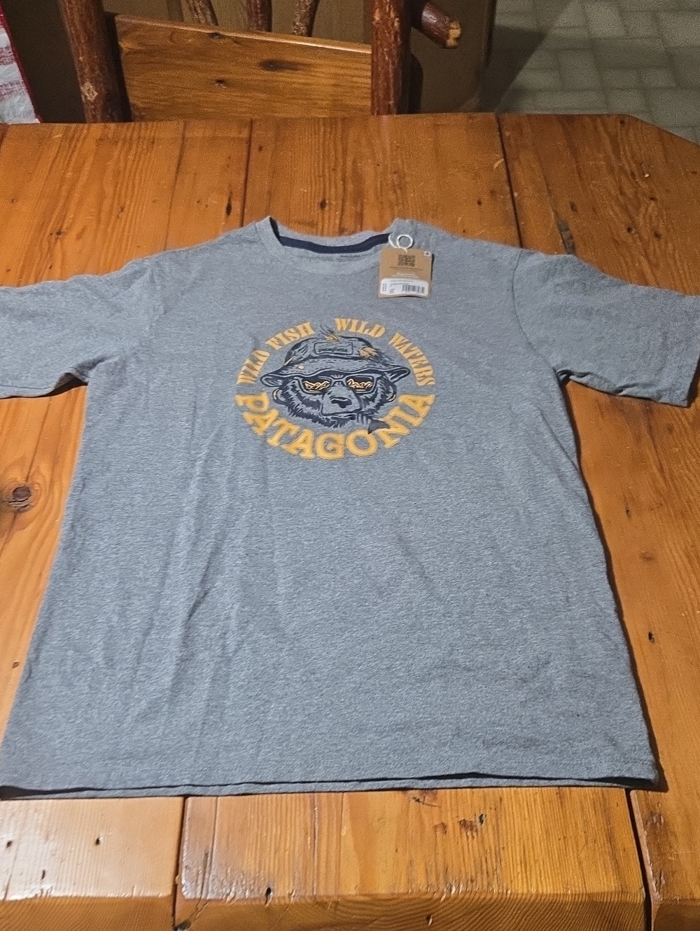 Nwt Patagonia Gray Short-Sleeve Graphic Tee with Yellow Logo Sz Xs